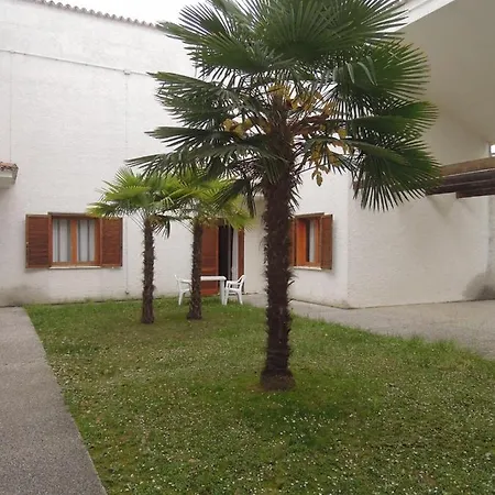 Apartment With Private Garden And Barbeque - Beahost Bibione