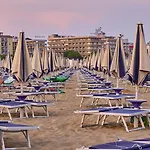 Appartement With Private Garden And Barbeque - Beahost Bibione
